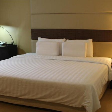 Summit Circle Cebu - Quarantine Hotel Экстерьер фото