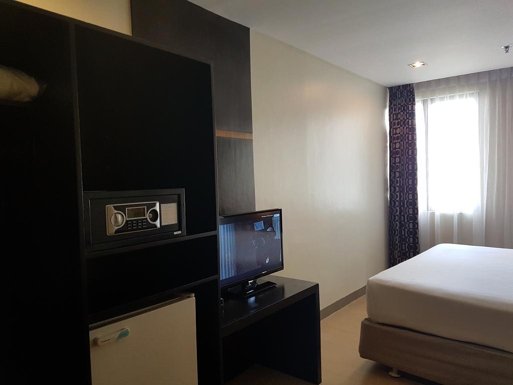 Summit Circle Cebu - Quarantine Hotel Экстерьер фото